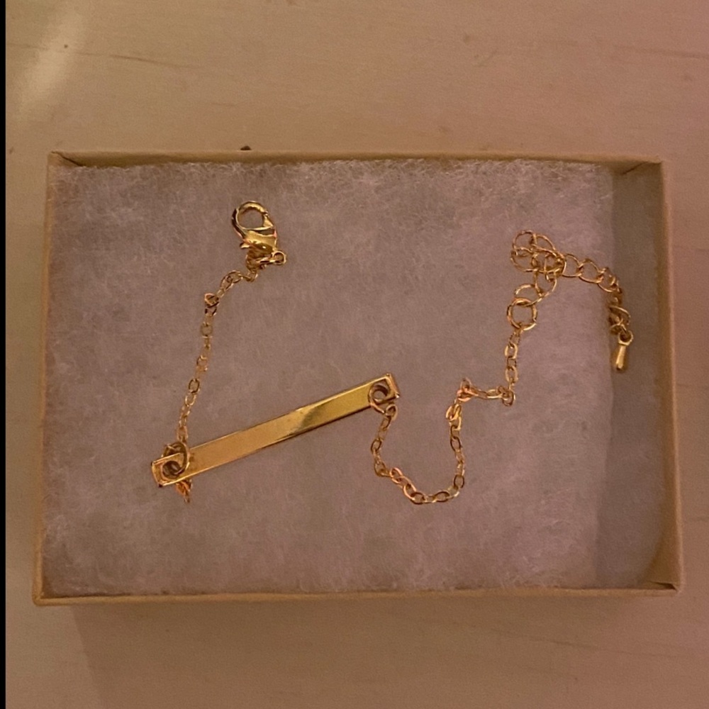 Gold plate bracelet